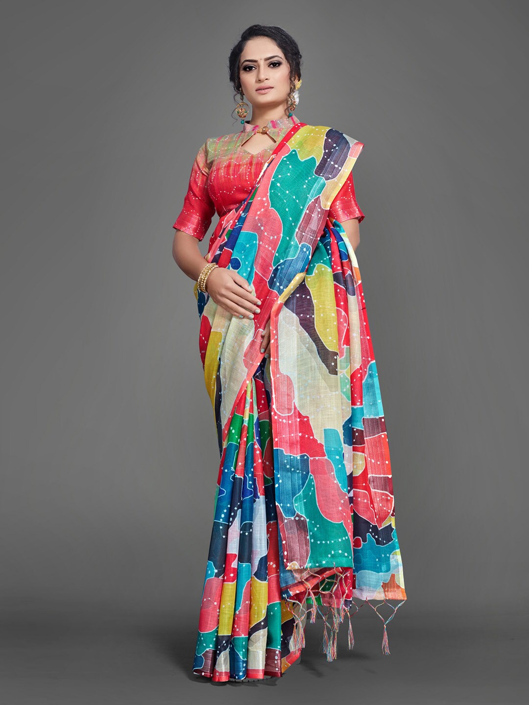 

Anouk Red & Green Abstract Printed Saree
