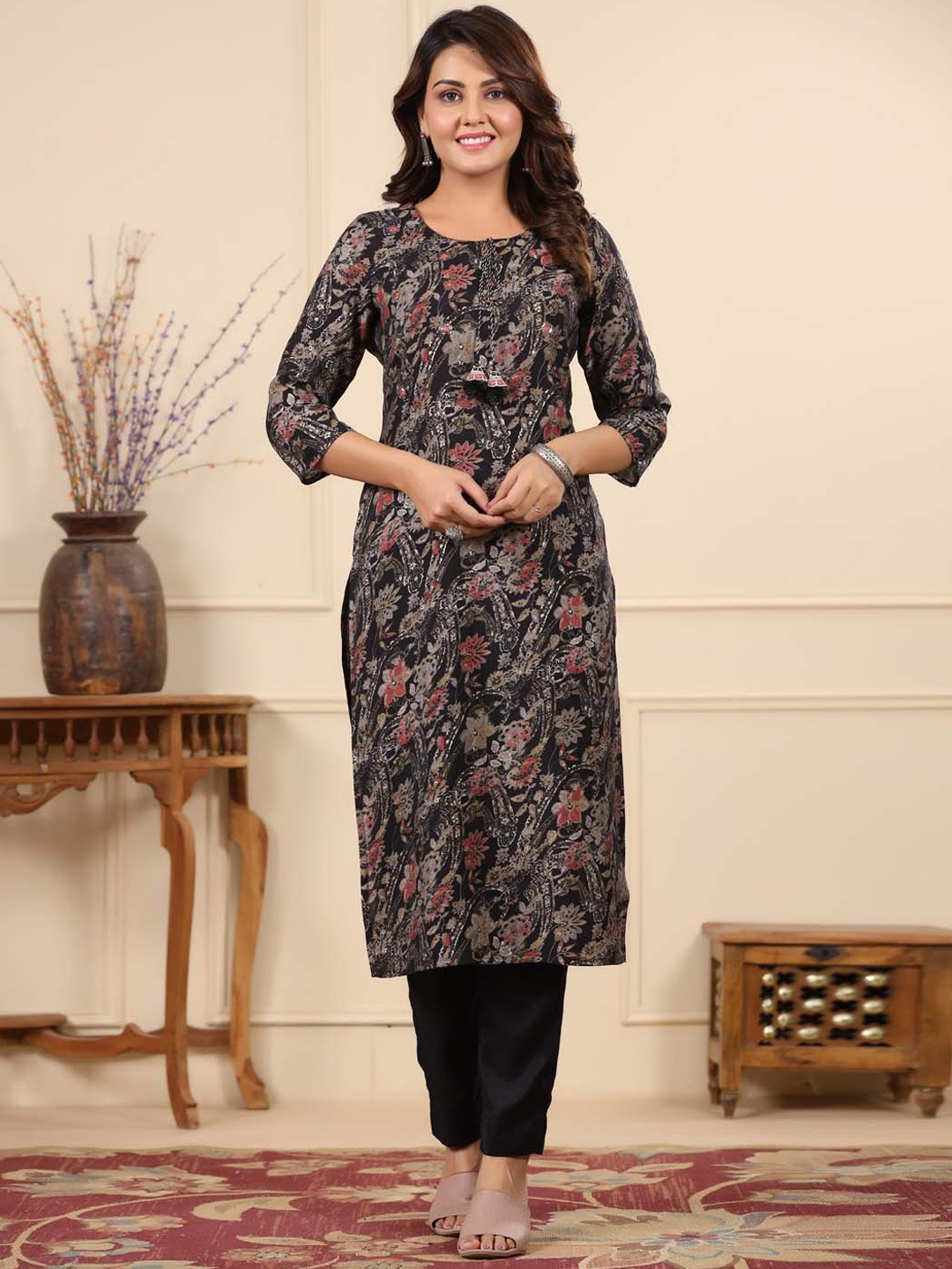 

Meena Bazaar Floral Printed Tie-Up Neck Straight Kurta With Trousers, Black