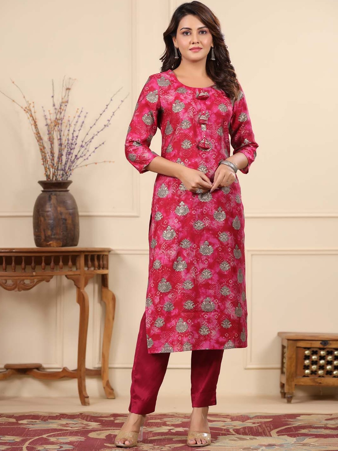 

Meena Bazaar Ethnic Motifs Printed Straight Kurta With Trousers, Pink