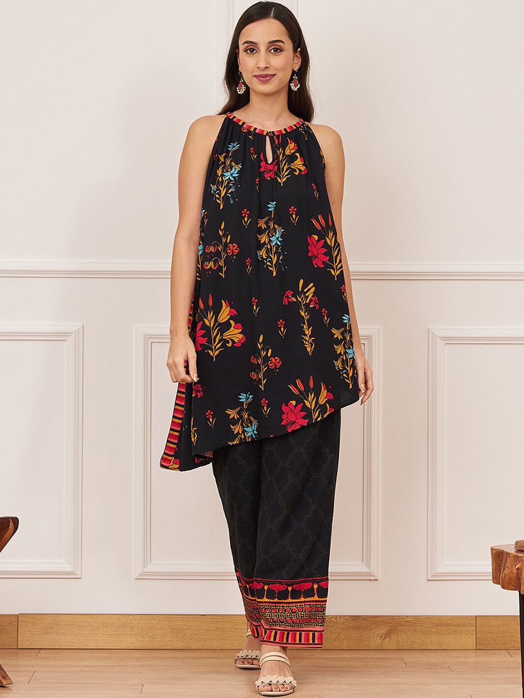 

Rustorange Ethnic Motifs Printed A-Line Kurta With Trousers, Black