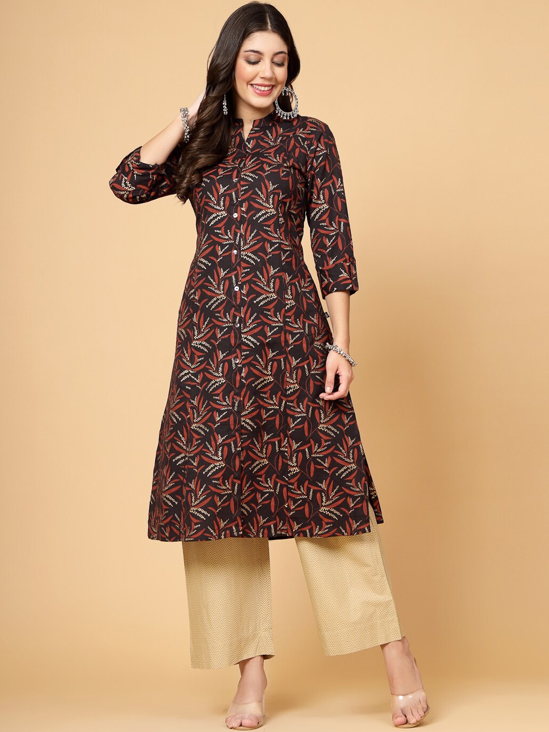 

Pistaa Floral Printed Mandarin Collar Roll-Up Sleeves Pure Cotton Kurta, Black