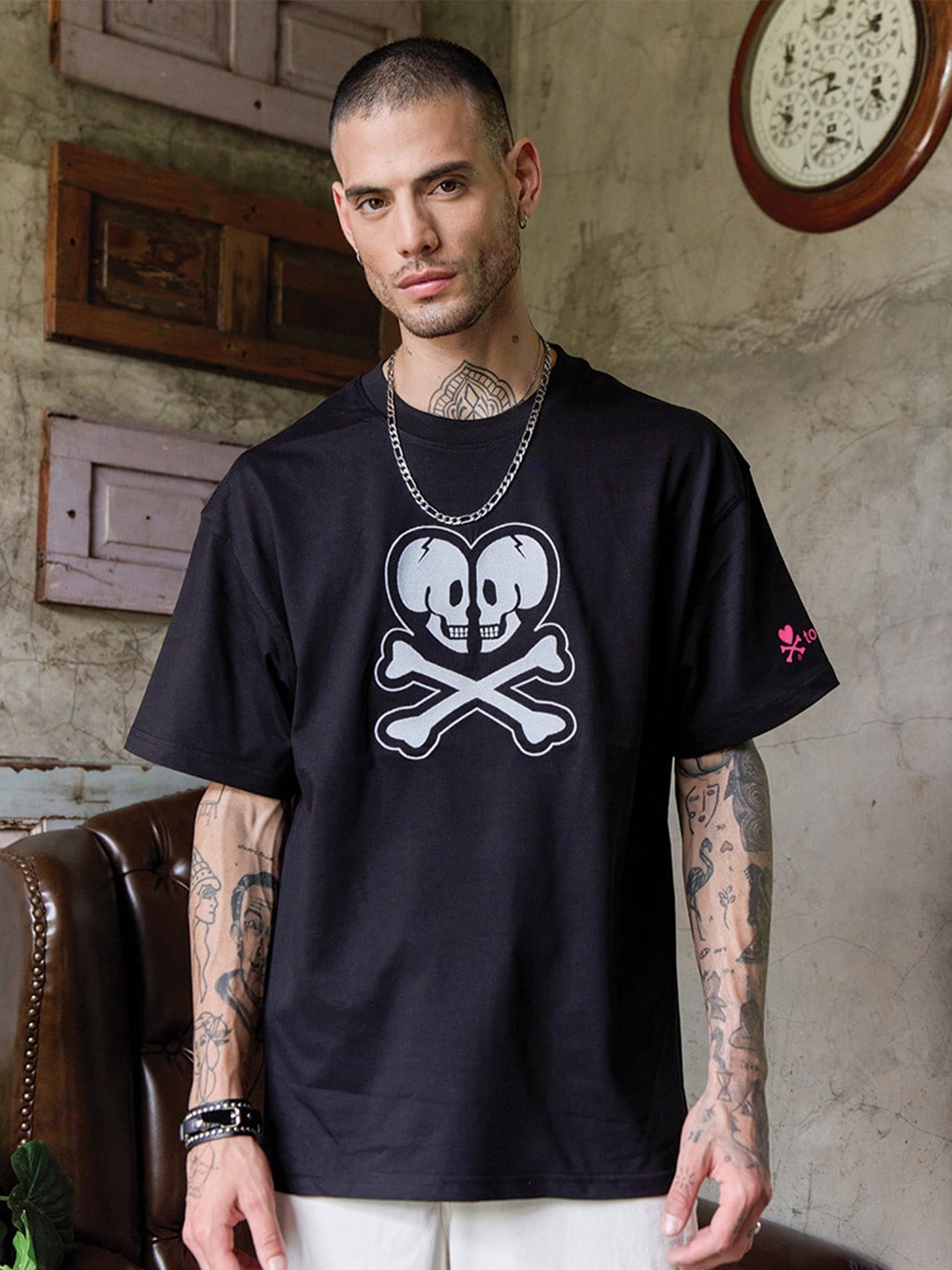 Bonkers Corner Graphic Printed Drop-Shoulder Sleeves Oversized Cotton T-shirt, Black