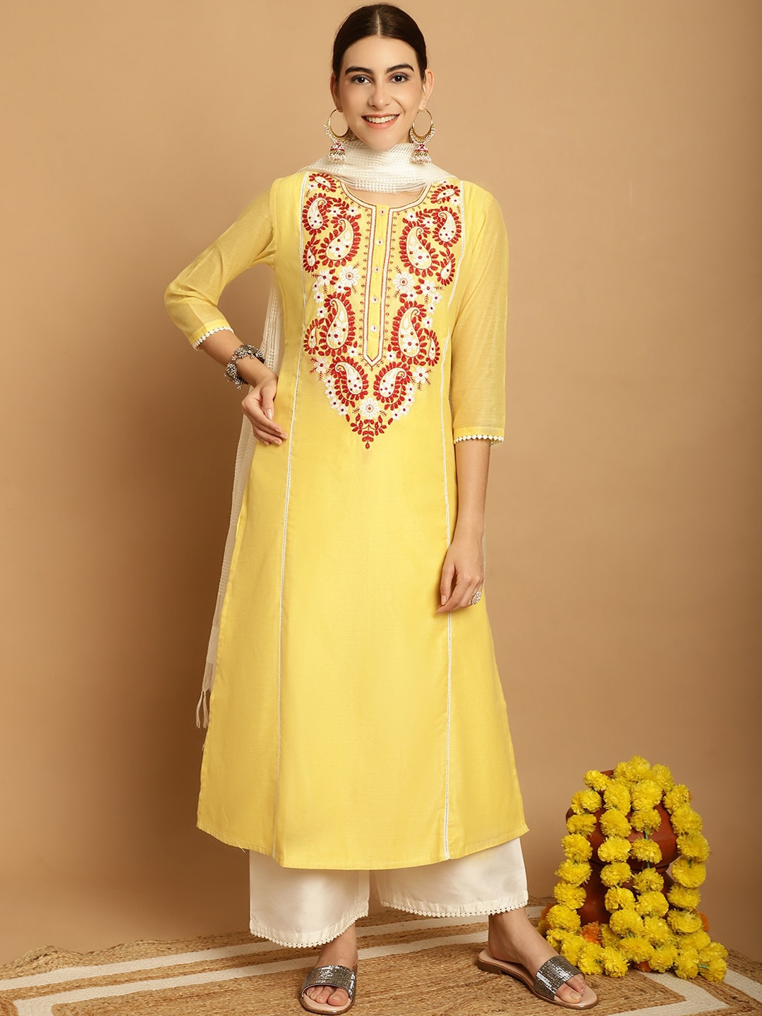 

Tulsattva Paisley Yoke Design Regular Thread Work Kurta With Palazzos & Dupatta, Yellow