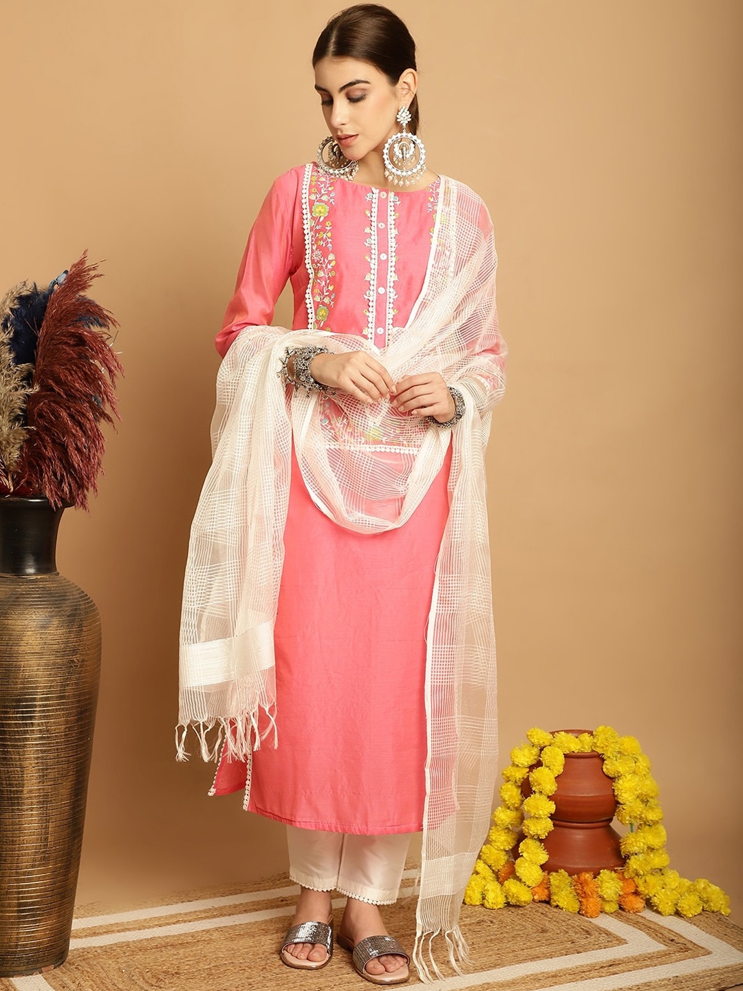 

Tulsattva Floral Printed Regular Kurta With Trousers & Dupatta, Pink