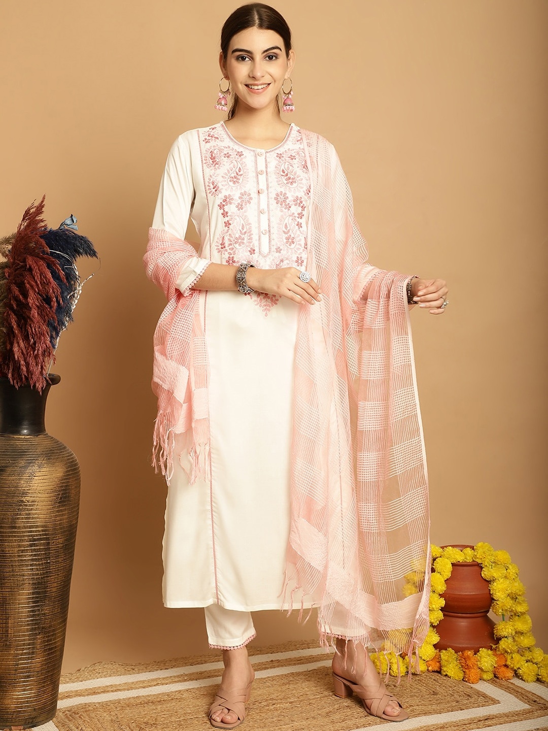 

Tulsattva Paisly Ethnic Motifs Yoke Design Regular Kurta with Trousers & With Dupatta, Off white