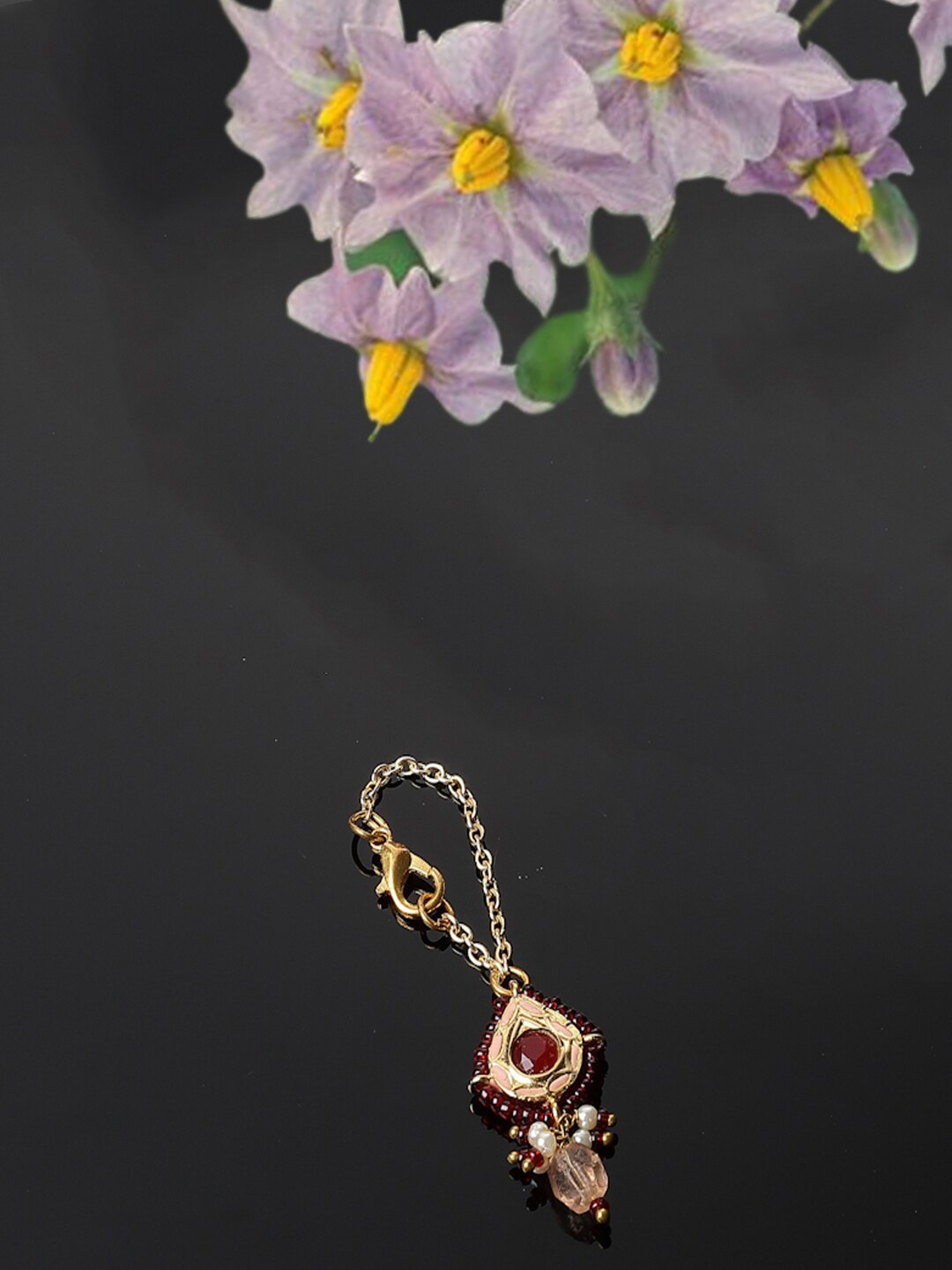 

DUGRISTYLE Kundan-Studded Charm, Red