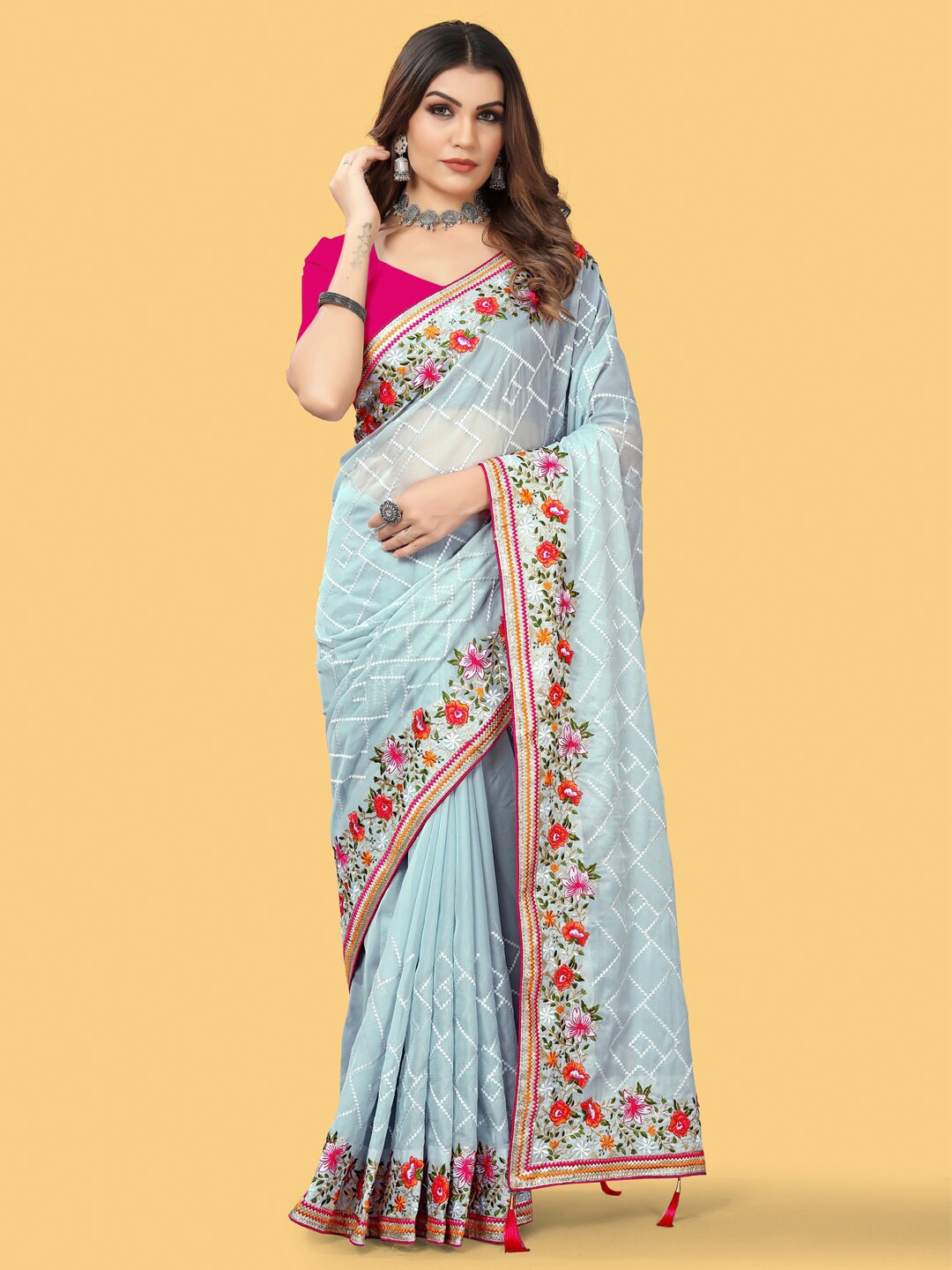 

Sangria Grey & Red Geometric Embroidered Organza Sungudi Sarees