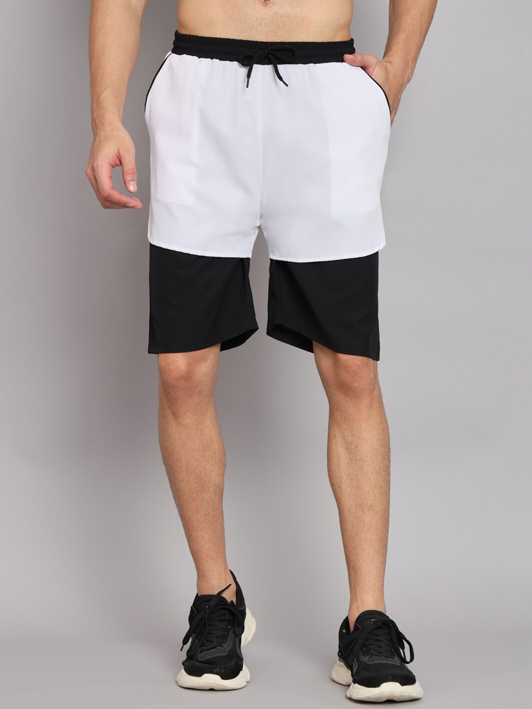 GLITO Men Mid-Rise Colourblocked Sports Shorts, Black