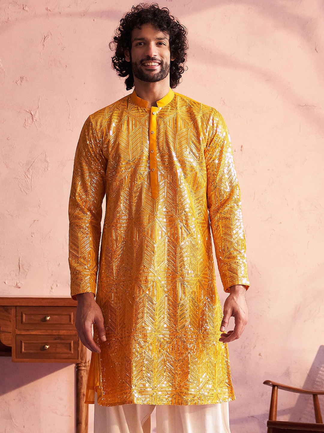 

VASTRAMAY Sequinned Embellished Straight Kurta, Yellow