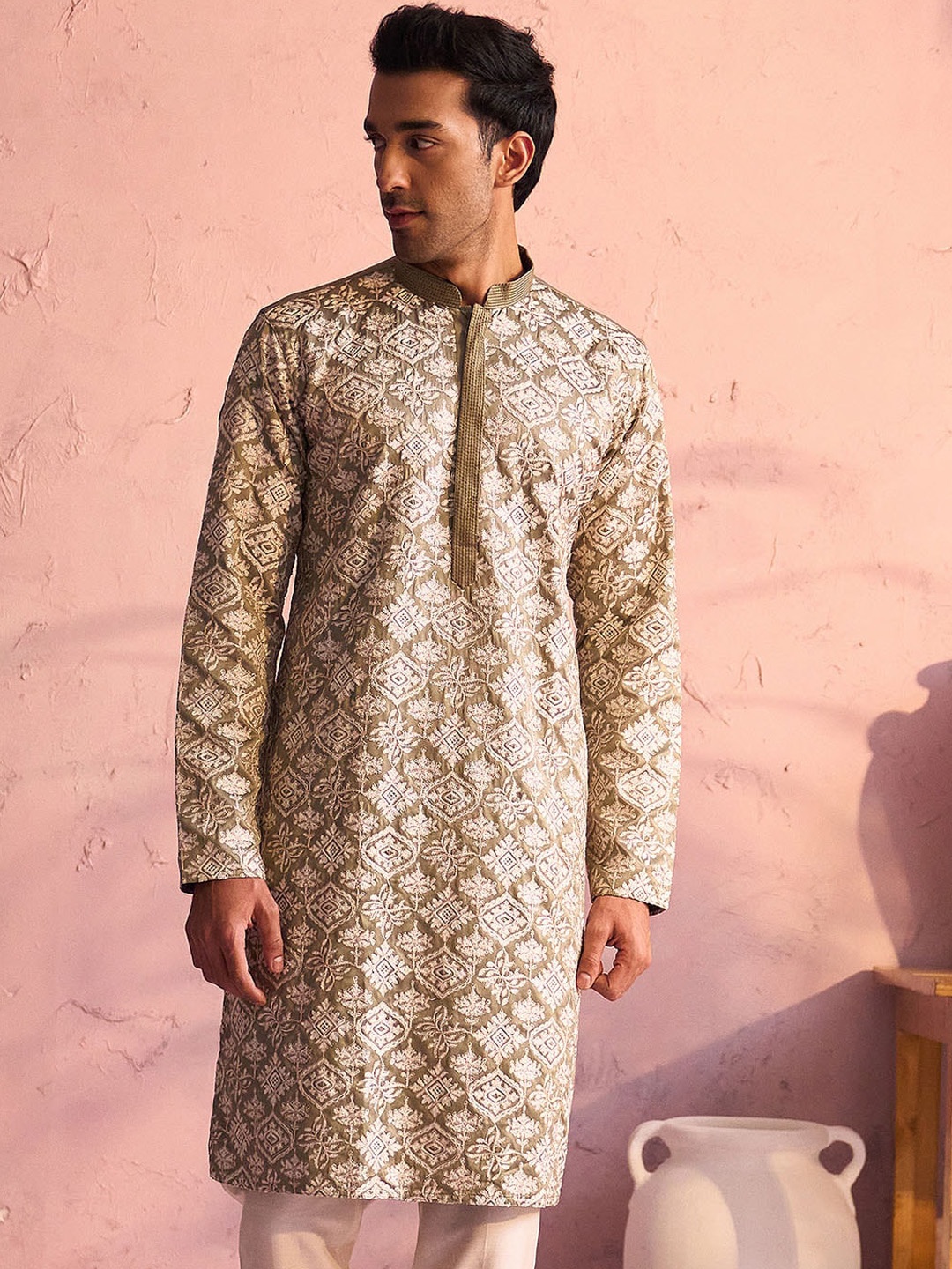 

VASTRAMAY Ethnic Motifs Embroidered Thread Work Straight Kurta, Green