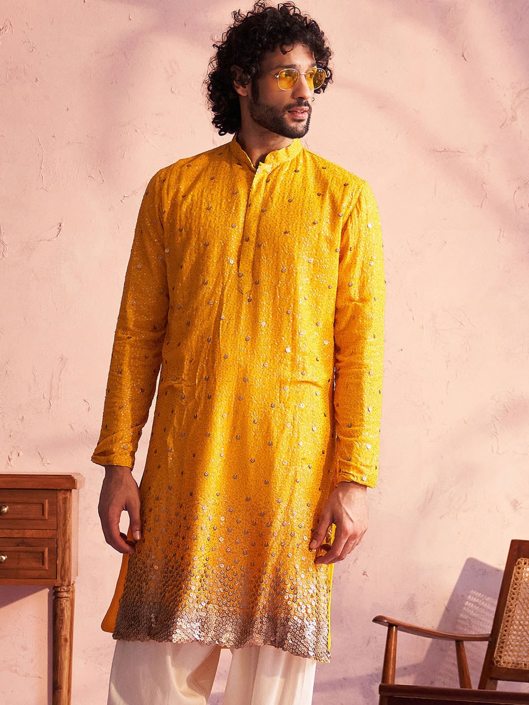 

VASTRAMAY Sequinned Embellished Straight Kurta, Yellow