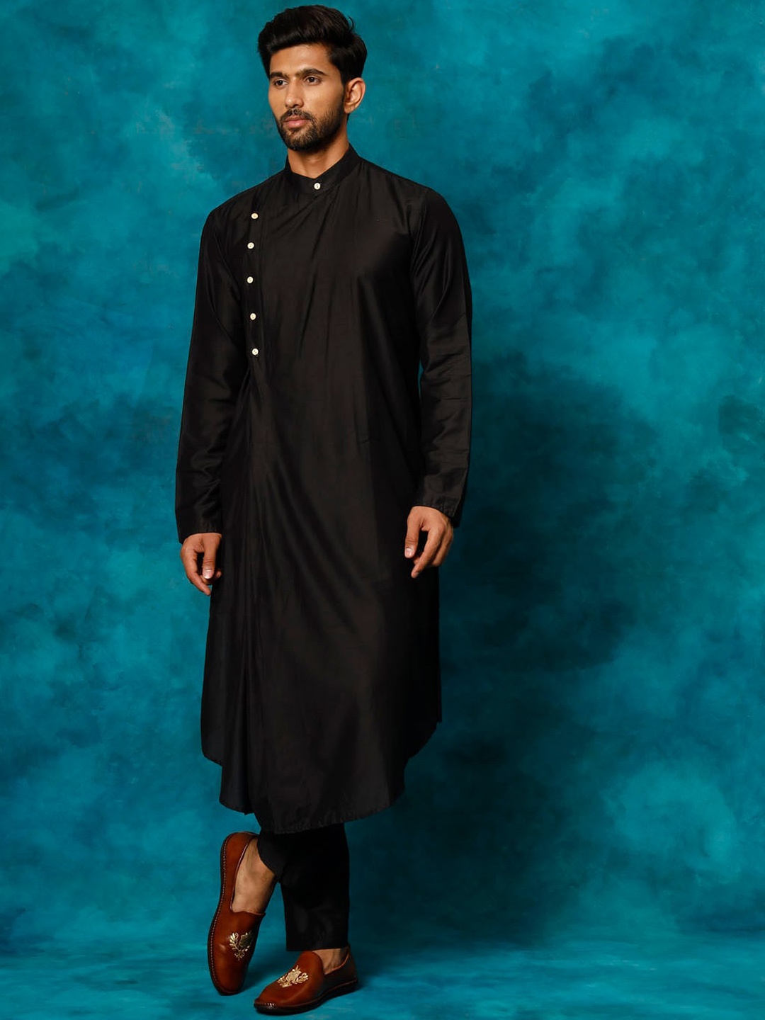 

VASTRAMAY Mandarin Collar Straight Kurta, Black