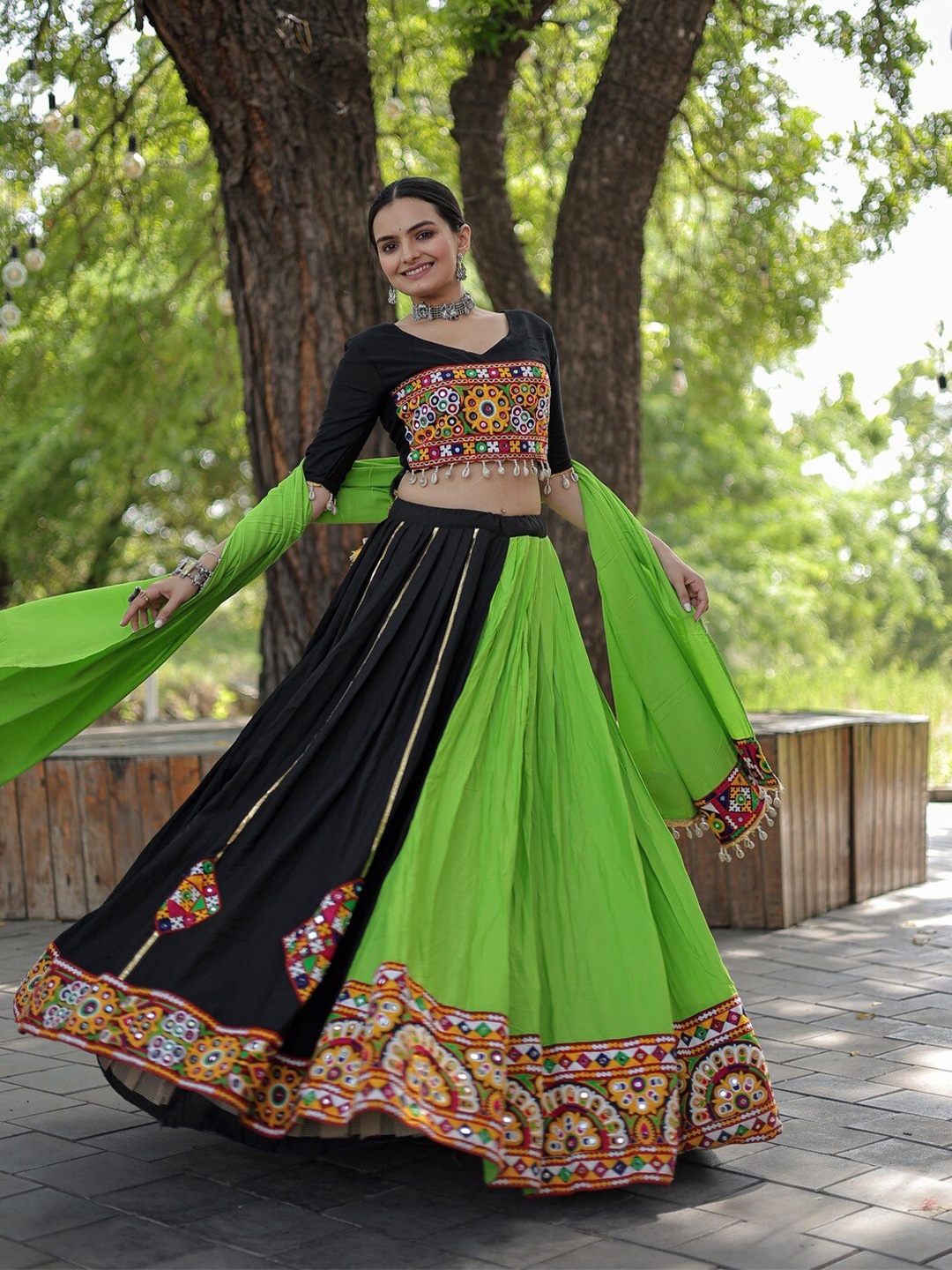 

PMD Fashion Embroidered Thread Work Ready to Wear Lehenga & Blouse With Dupatta, Black