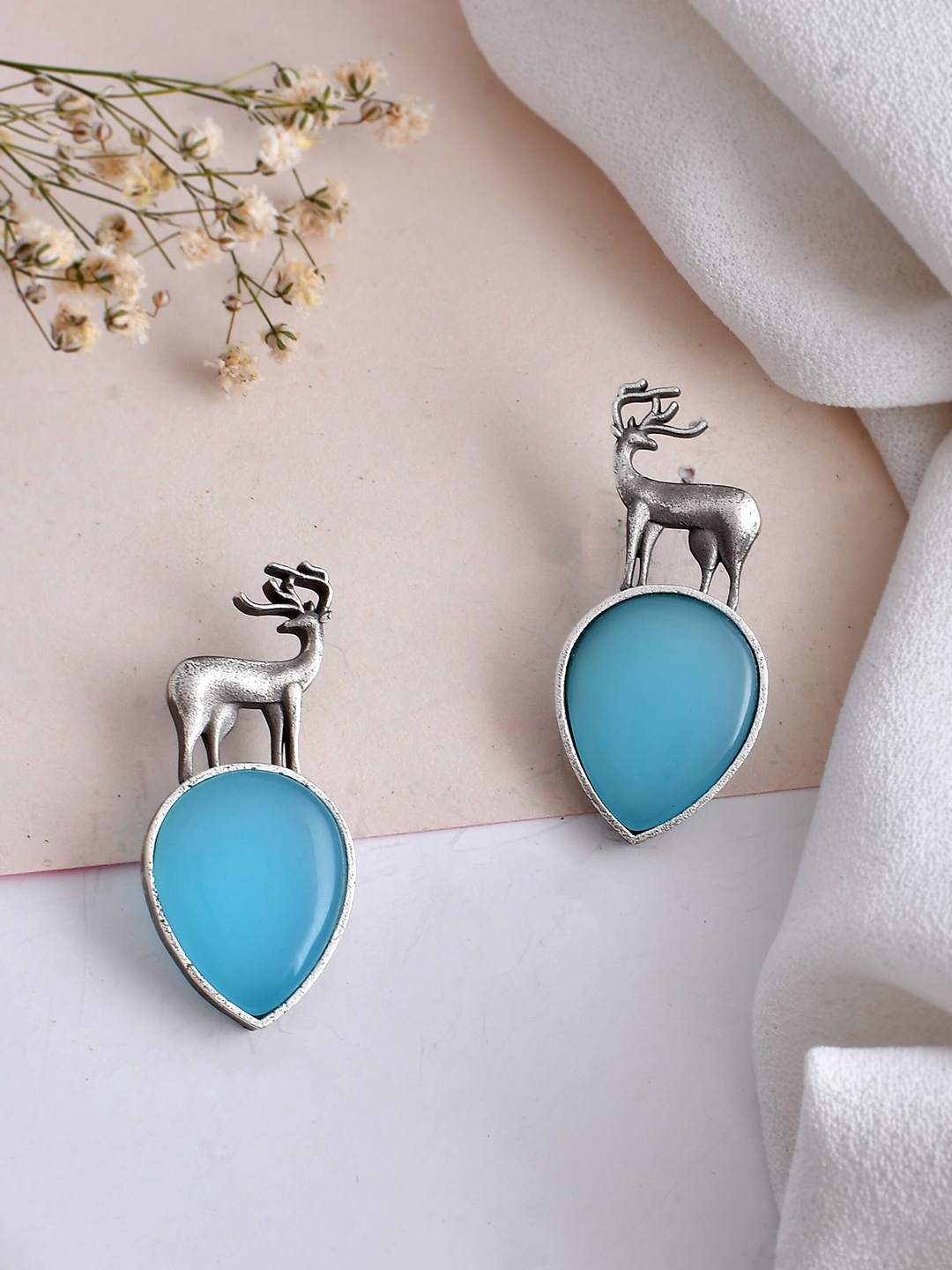 

DASTOOR Silver-Plated Contemporary Oxodise Drop Earrings