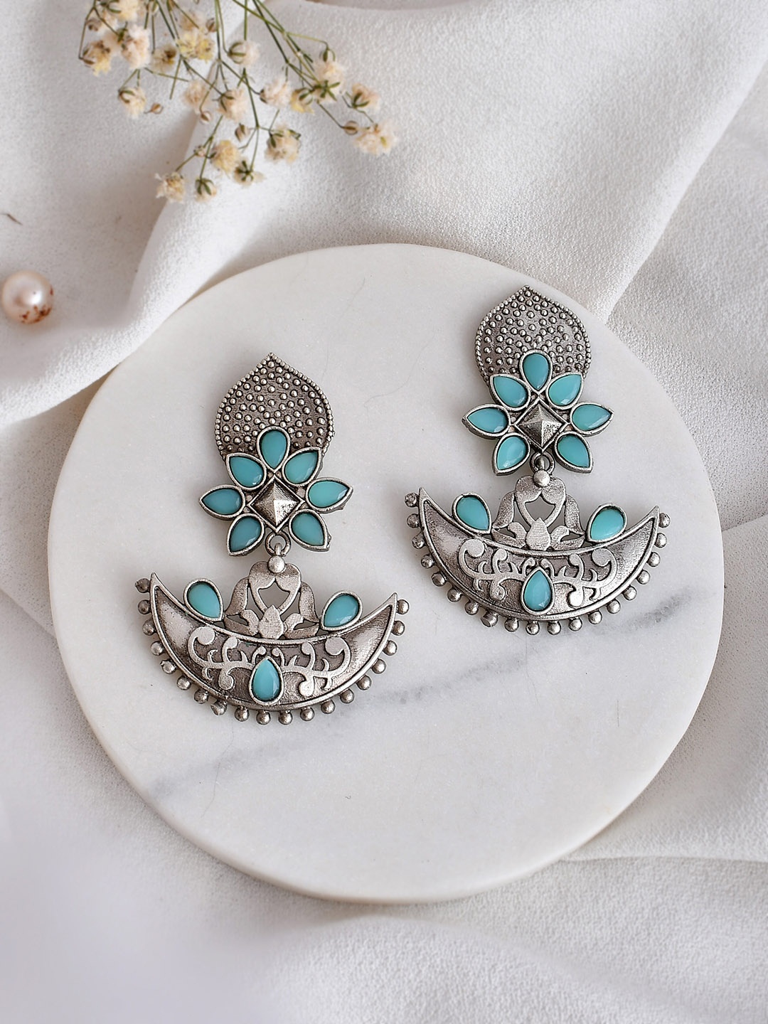 

DASTOOR Silver-Plated Oxidised Contemporary Drop Earrings