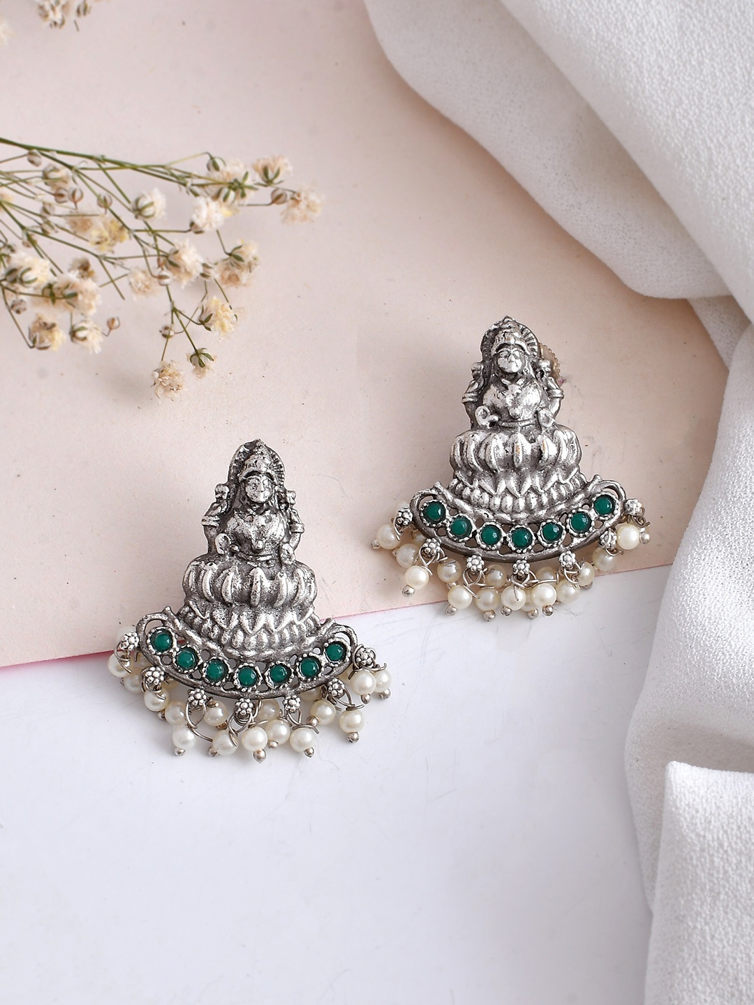 

DASTOOR Silver-Plated Oxidised Contemporary Chandbalis
