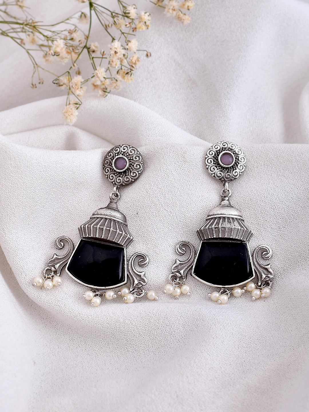 

DASTOOR Silver-Plated Oxidised Contemporary Drop Earrings