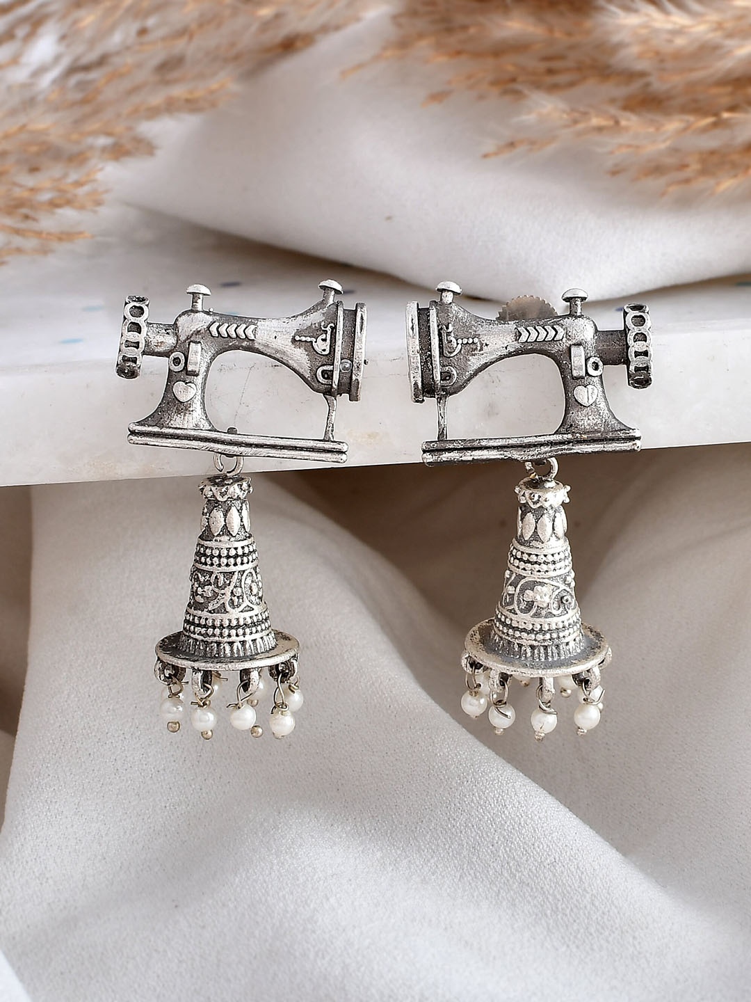 

DASTOOR Silver-Plated Oxodised Beaded Contemporary Jhumkas