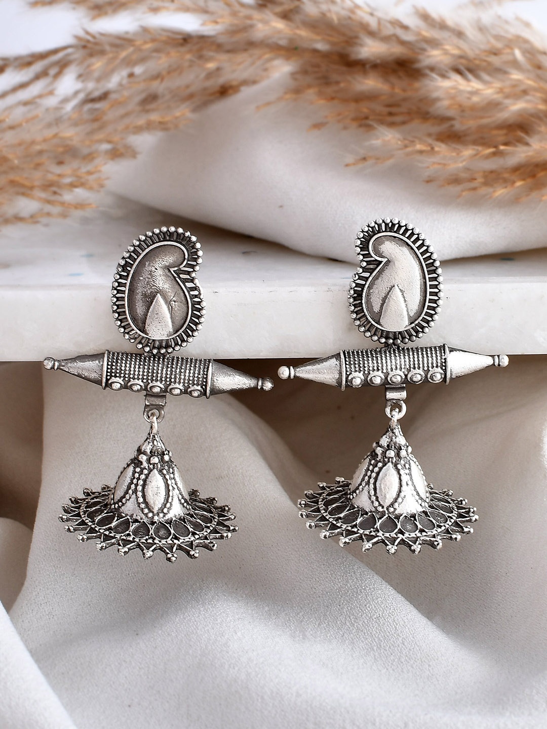 

DASTOOR Silver-Plated Oxodised Beaded Contemporary Jhumkas