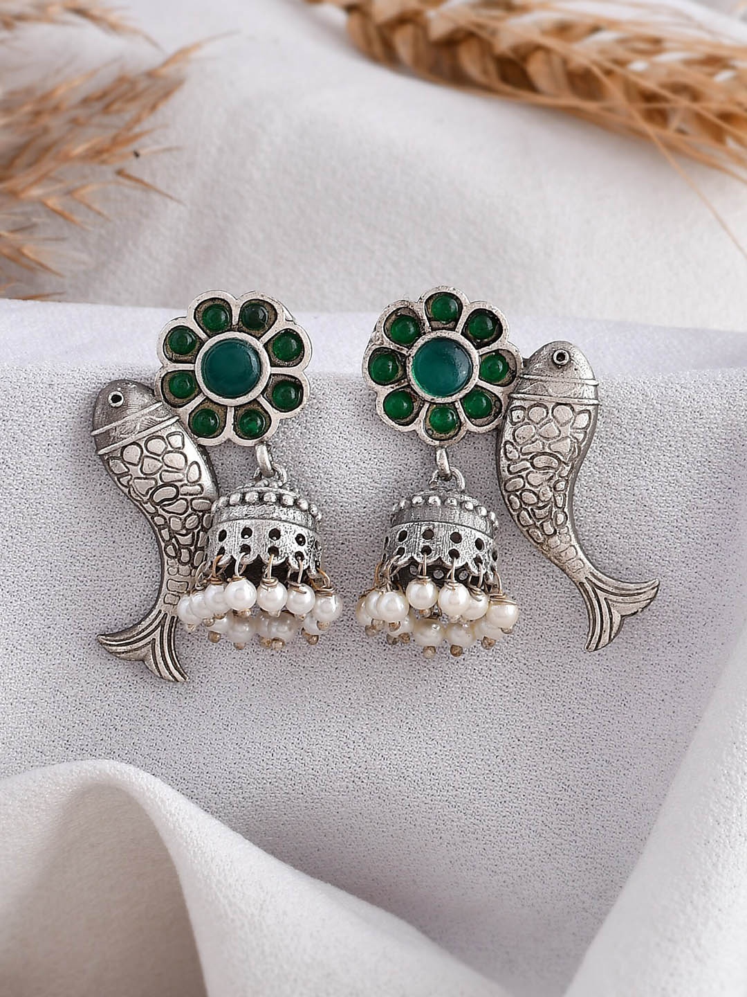 

DASTOOR Silver-Plated Contemporary Studs Earrings