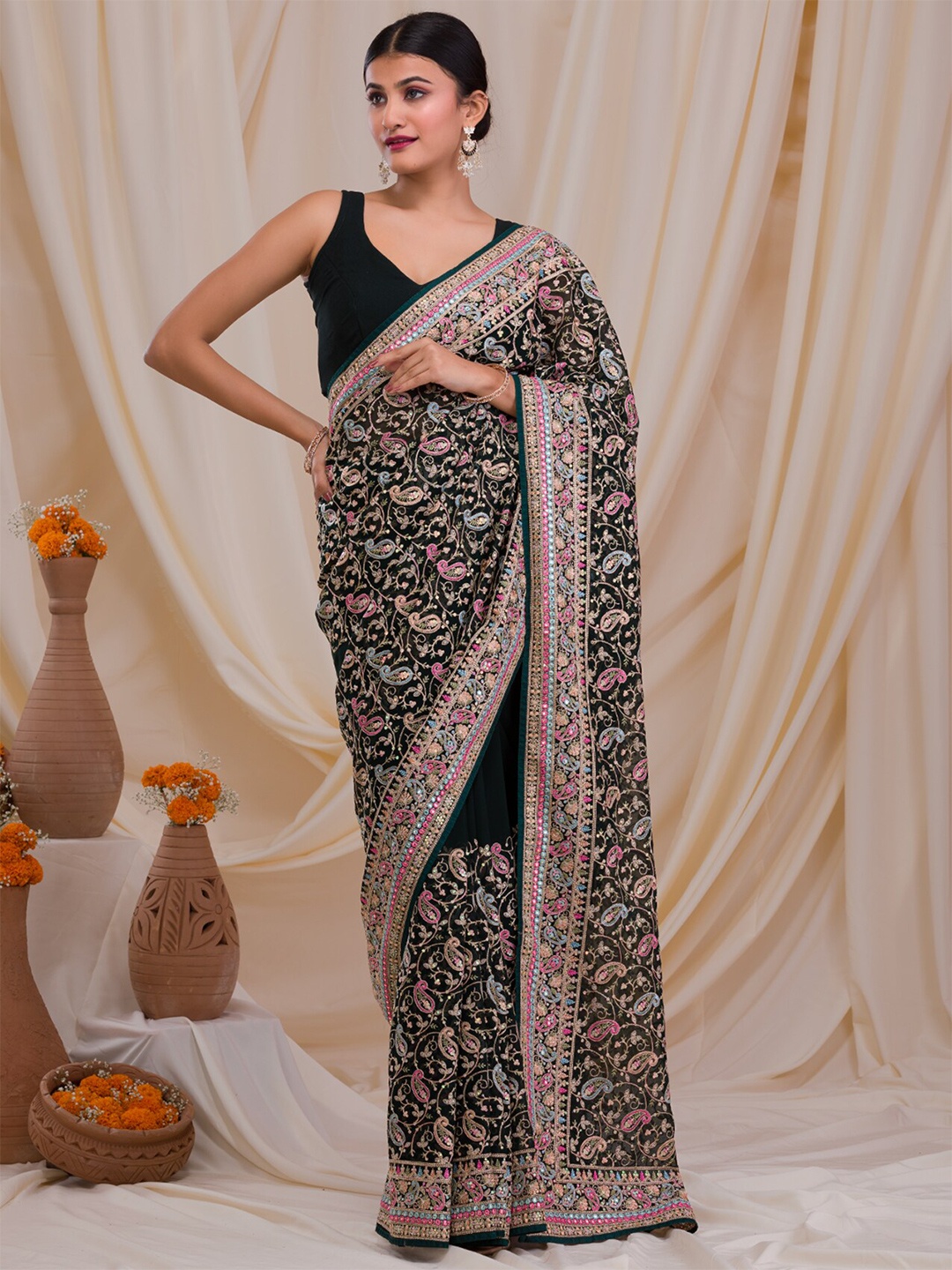 

Koskii Paisley Embroidered Georgette Saree, Green