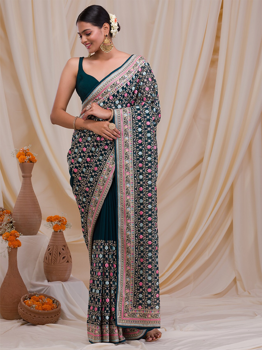 

Koskii Floral Embellished Embroidered Saree, Green