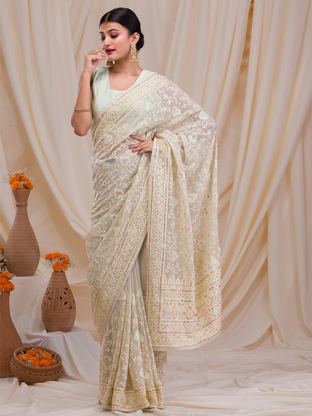 

Koskii Floral Embroidered Saree, Green