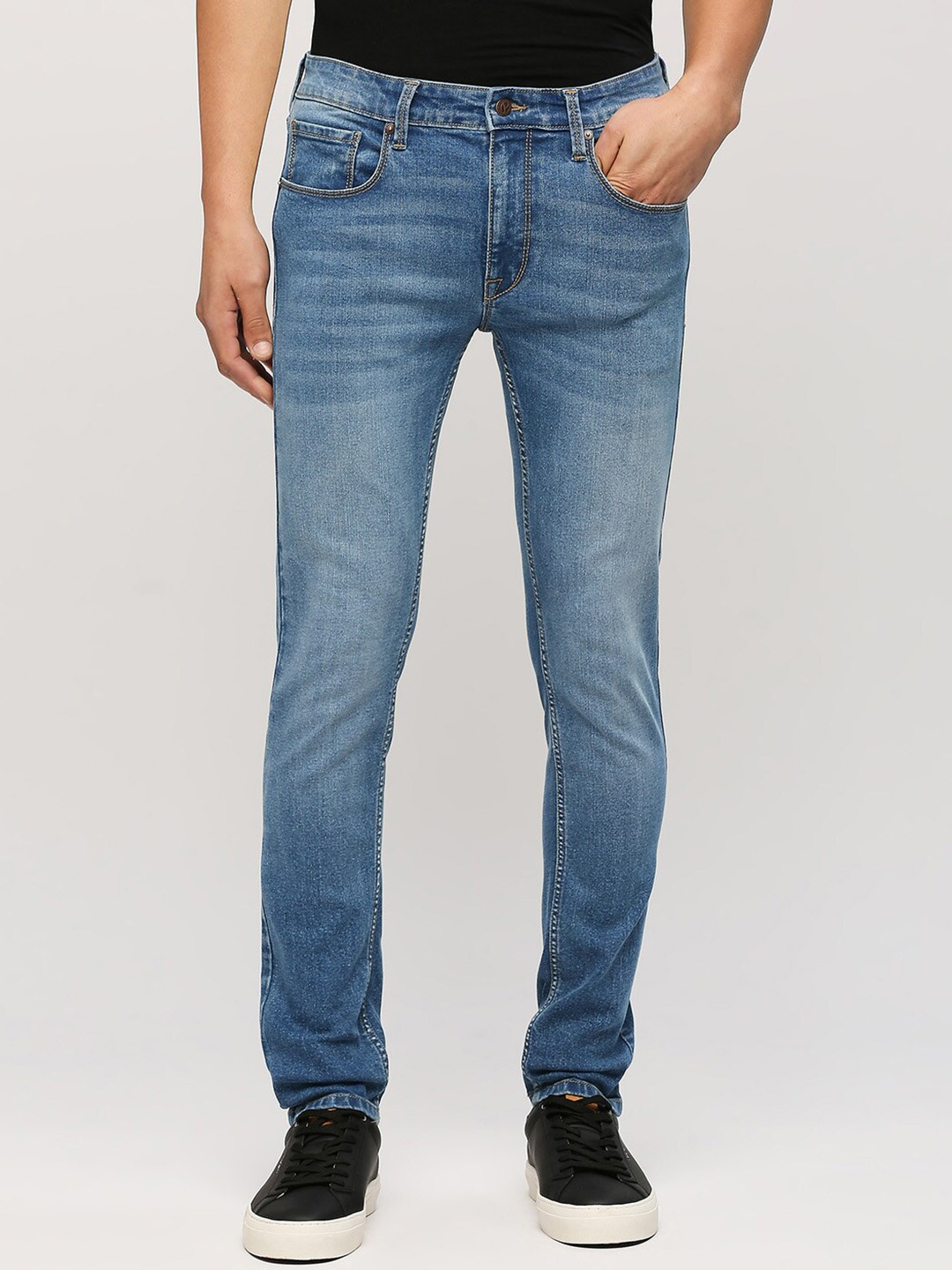 

Pepe Jeans Men Slim Fit Low-Rise Low Distress Light Fade Stretchable Jeans, Blue