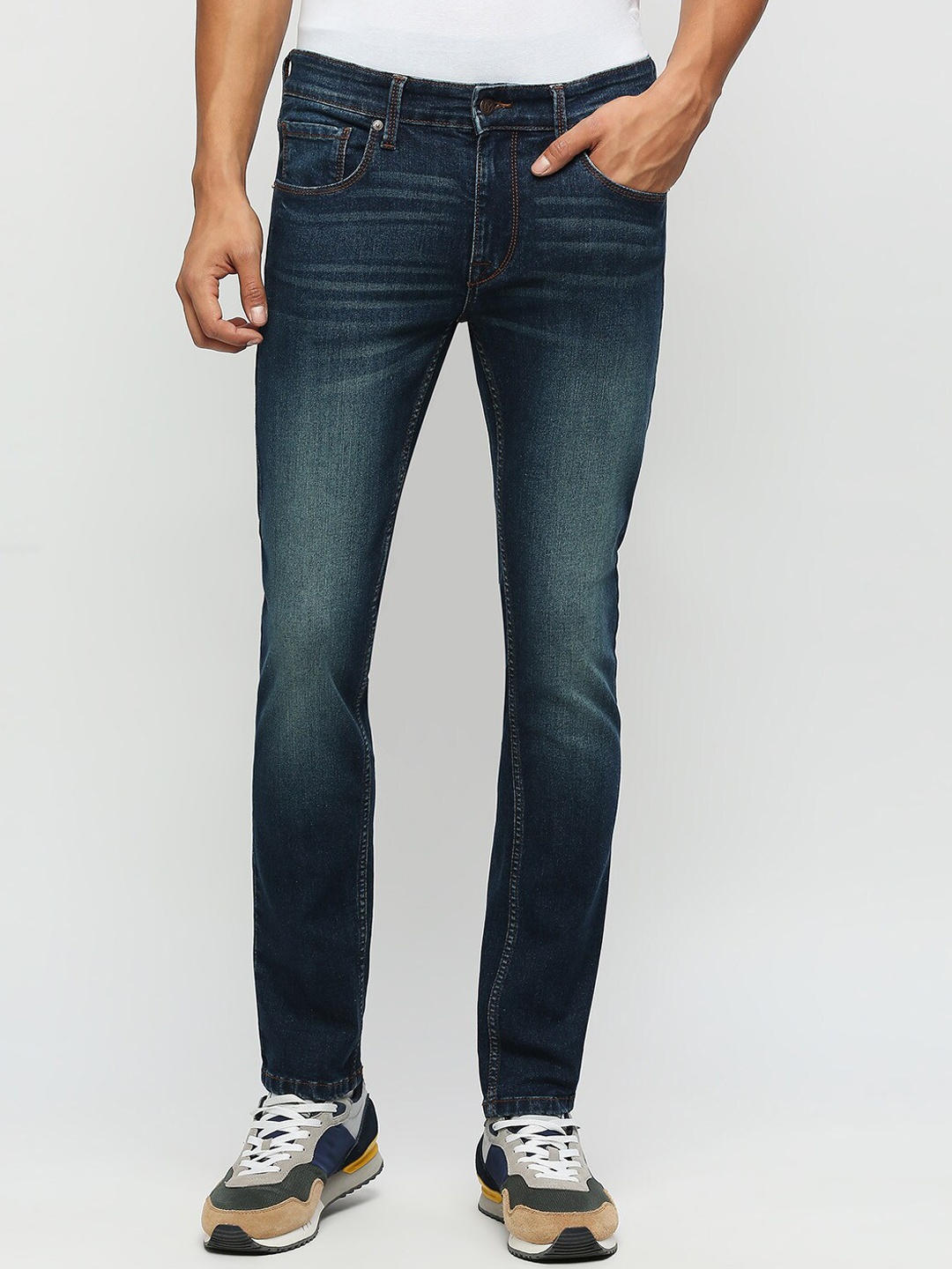

Pepe Jeans Men Slim Fit Low-Rise Low Distress Light Fade Stretchable Jeans, Blue