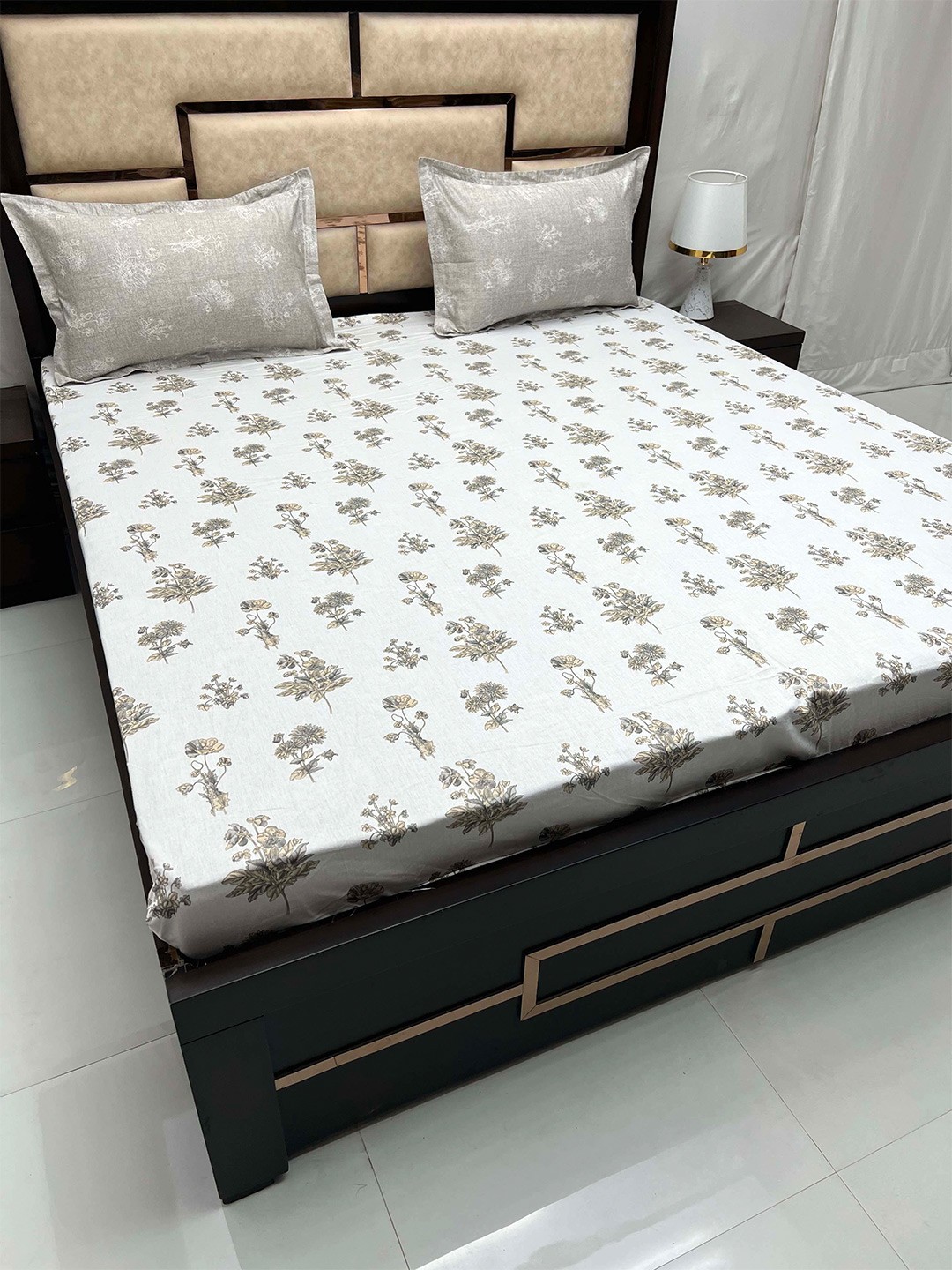 

Pure Decor White & Grey Pure Cotton 330 TC Fitted Super King Bedsheet with 2 Pillow Covers