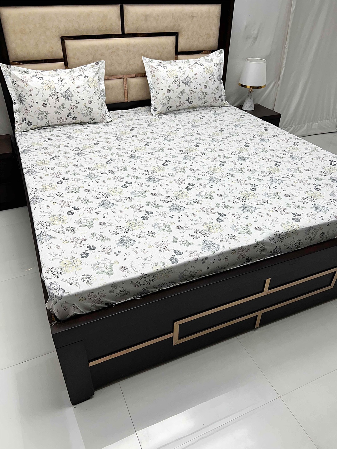 

Pure Decor Gem White Floral Cotton Fitted 330 TC Super King Bedsheet & 2 Pillow Covers