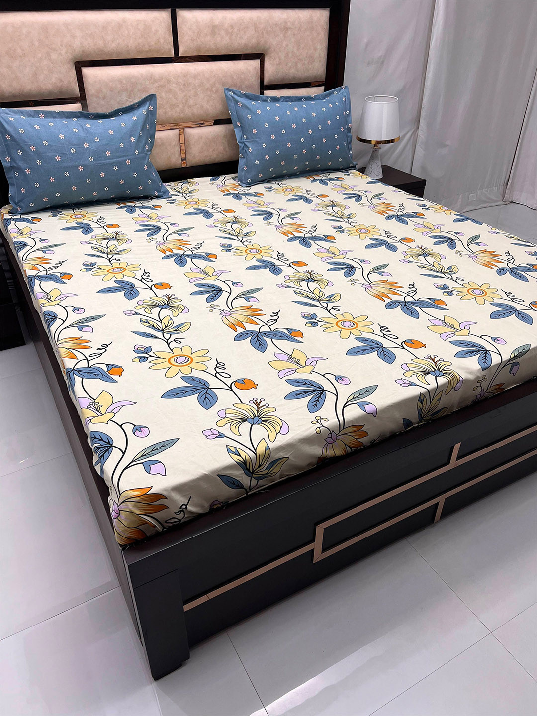 

Pure Decor Manor Peach Floral Printed 186 TC Fitted King Bedsheet With 2 Pillow Covers