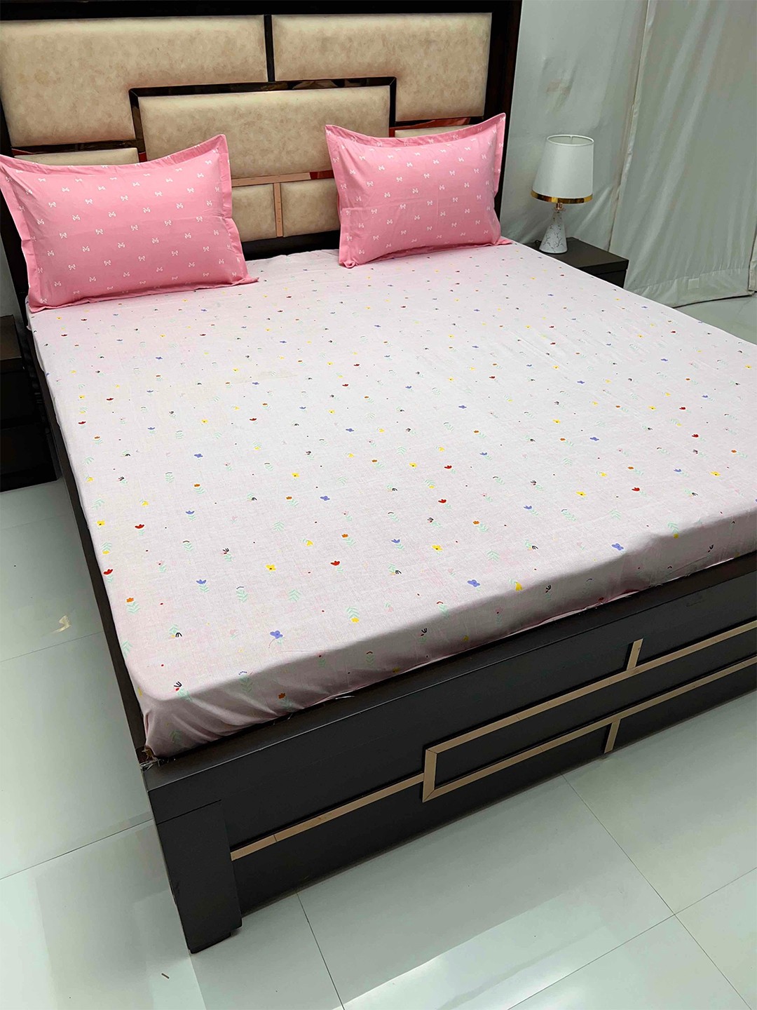 

Pure Decor Manor Pink & Green Floral 186 TC King Fitted Bedsheet with 2 Pillow Covers