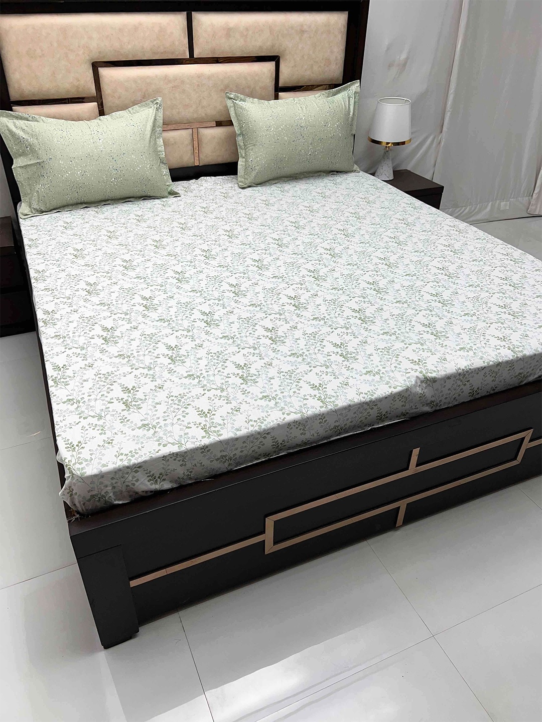 

Pure Decor Sapphire Green Floral Cotton 330 TC King Fitted Bedsheet with 2 Pillow Covers