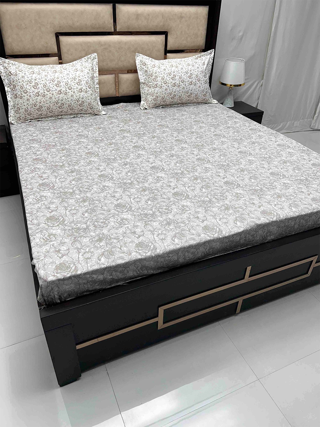 

Pure Decor Sapphire Grey Print Pure Cotton 330 TC Fitted King Bedsheet With Pillow Covers