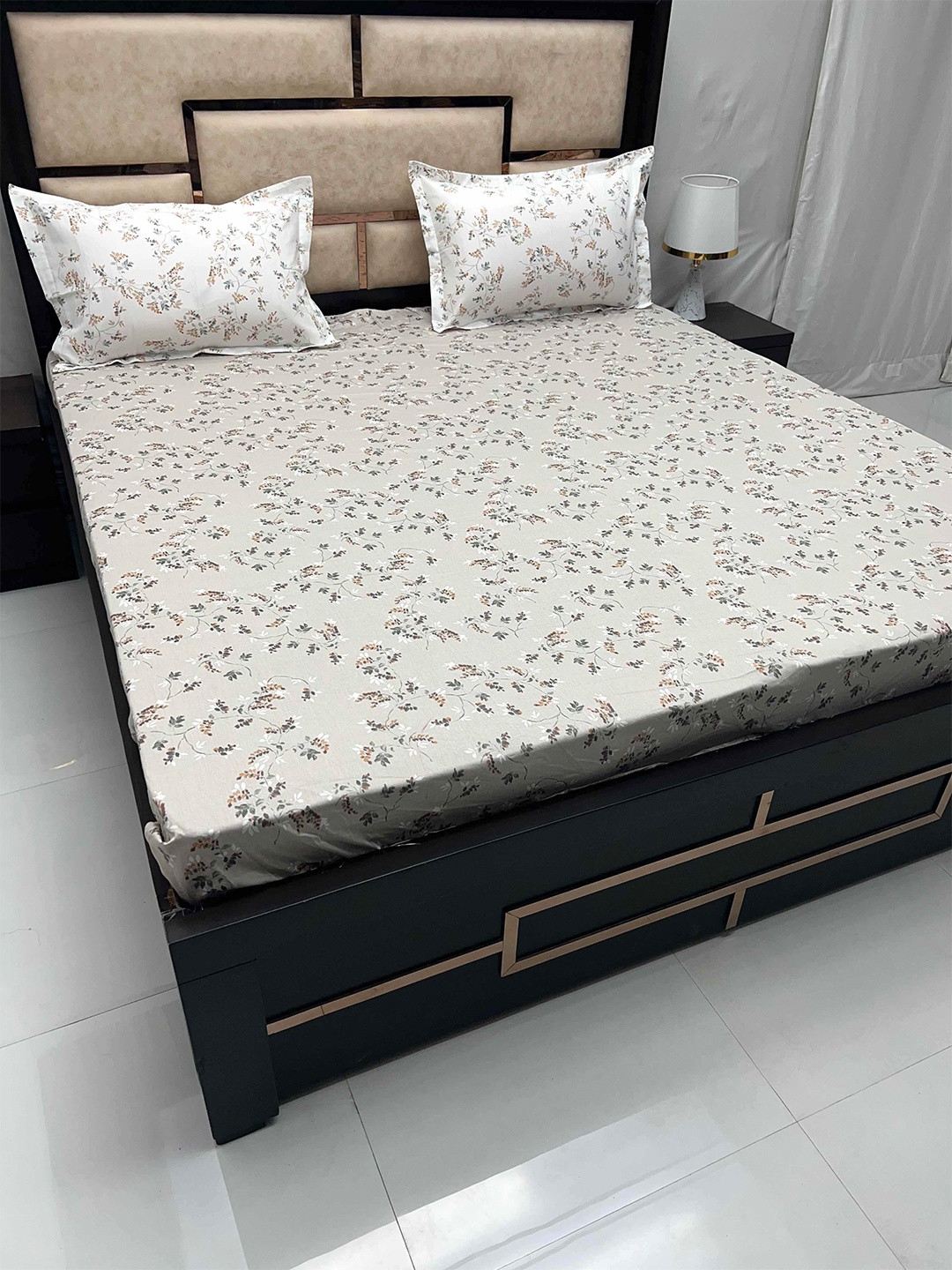 

Pure Decor Sapphire Grey Floral Pure Cotton 330 TC Fitted King Bedsheet With Pillow Covers