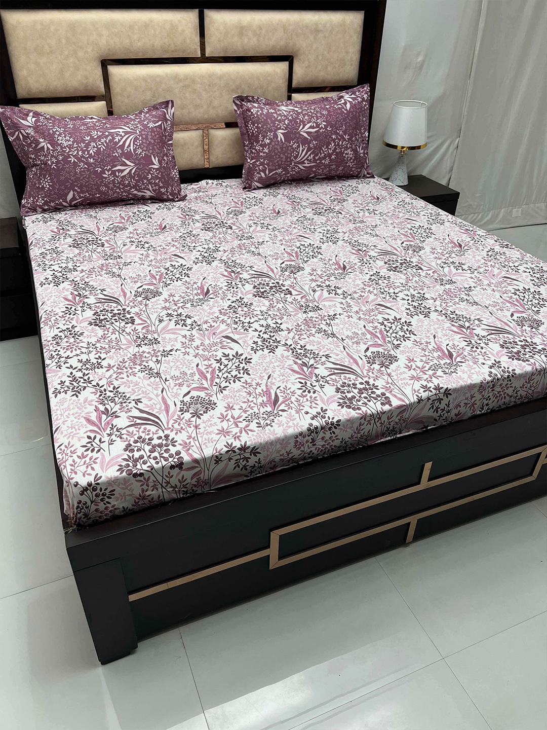 

Pure Decor Sapphire Purple & White Floral Cotton 330 TC King Bedsheet With 2 Pillow Covers