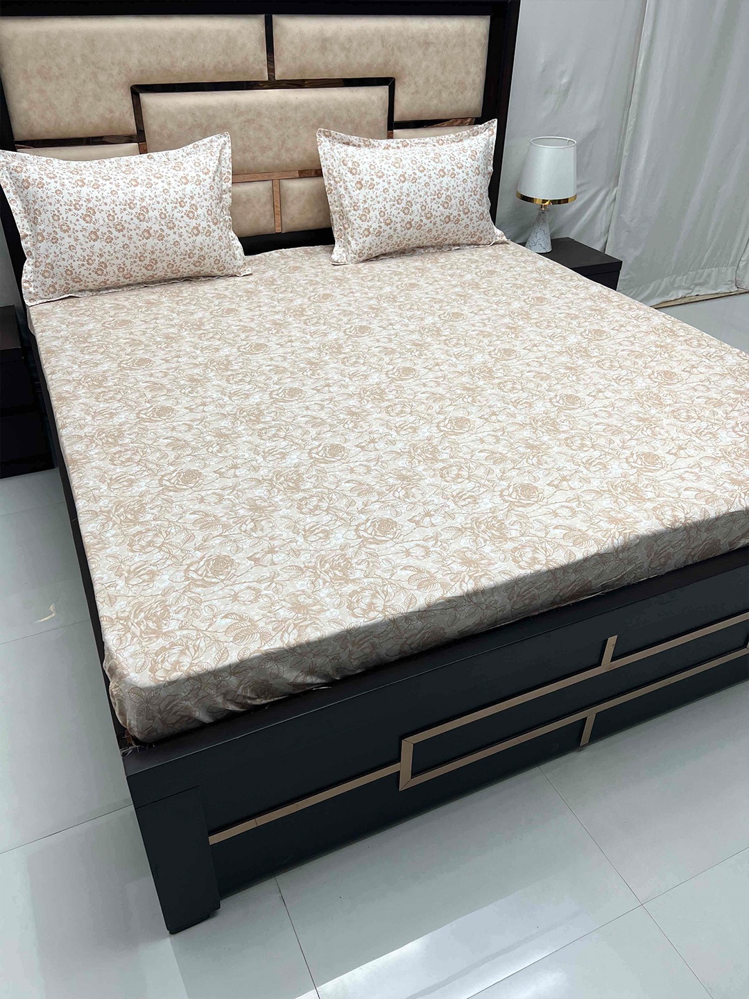 

Pure Decor Sapphire Brown & White Floral Cotton 330 TC King Bedsheet With 2 Pillow Covers