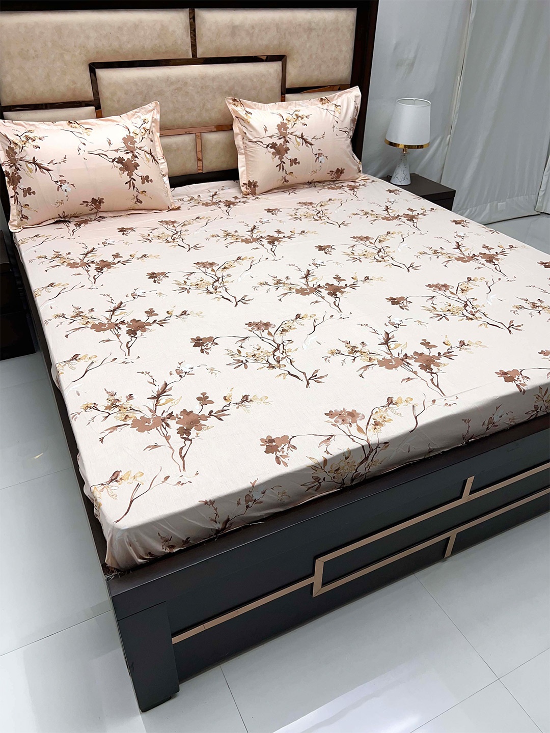 

Pure Decor Gem Peach-Coloured & Brown Floral Cotton 330 TC King Bedsheet & 2 Pillow Covers