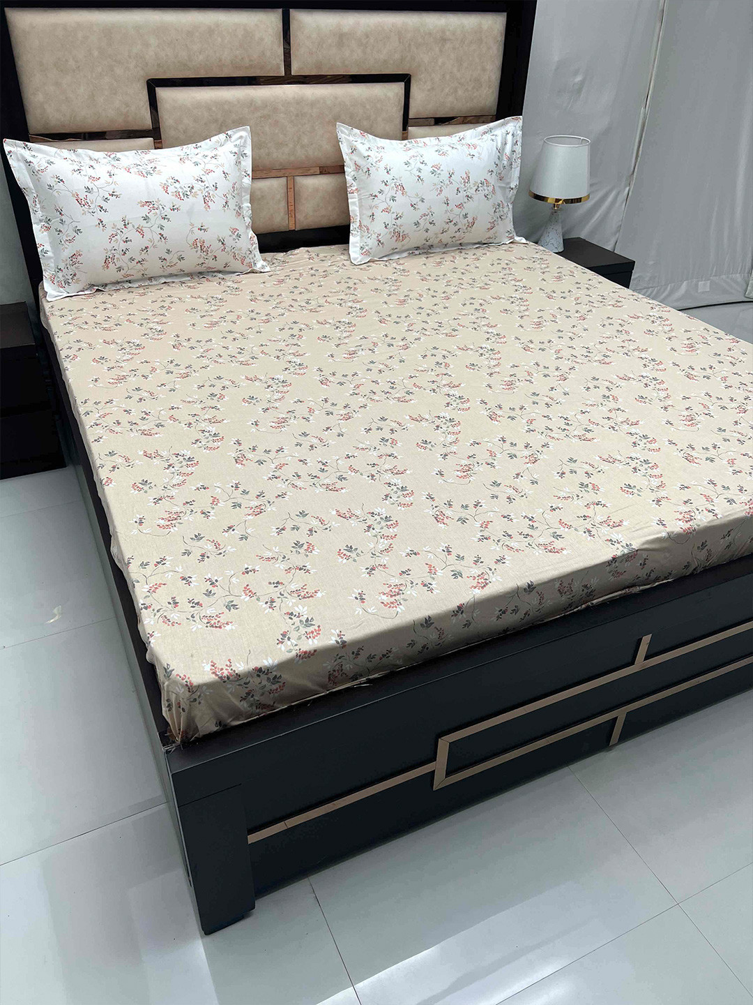 

Pure Decor Sapphire Brown Floral Pure Cotton 330 TC King Bedsheet With 2 Pillow Covers
