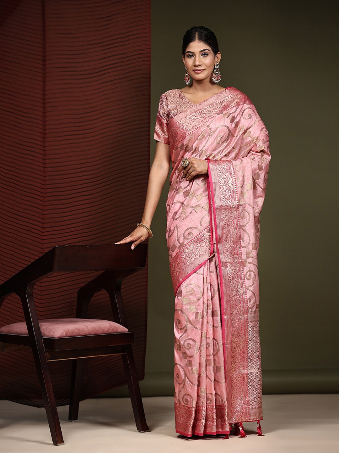 

MARGI DESIGNERS Ethnic Motifs Woven Design Zari Silk Cotton Kanjeevaram Saree, Pink