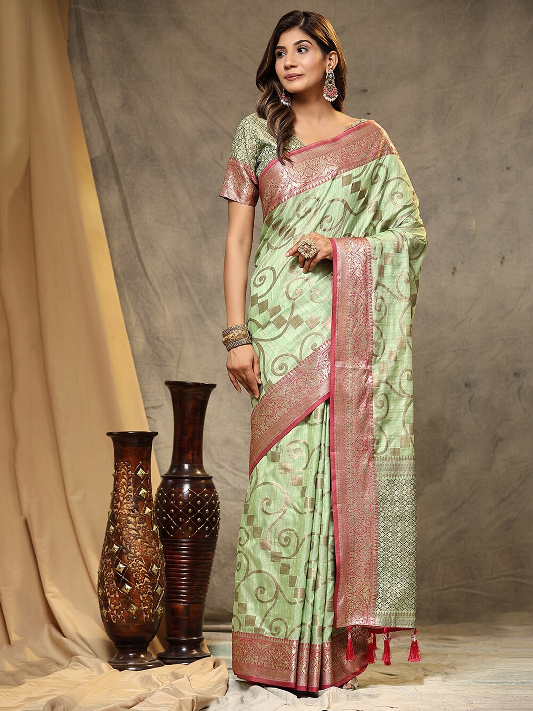 

MARGI DESIGNERS Ethnic Motifs Woven Design Zari Silk Cotton Kanjeevaram Saree, Green