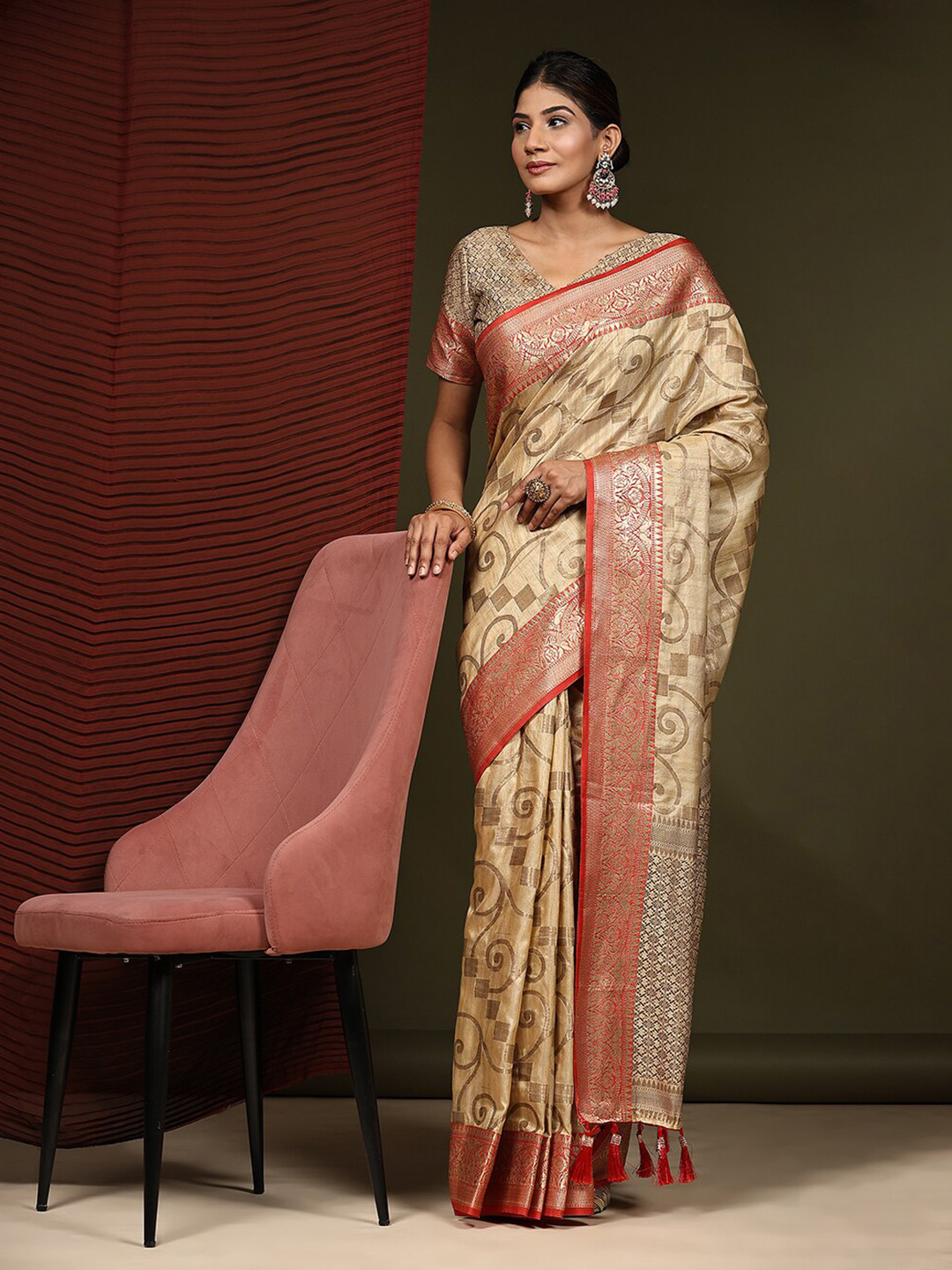 

MARGI DESIGNERS Ethnic Motif Woven Design Zari Silk Cotton Kanjeevaram Saree, Cream