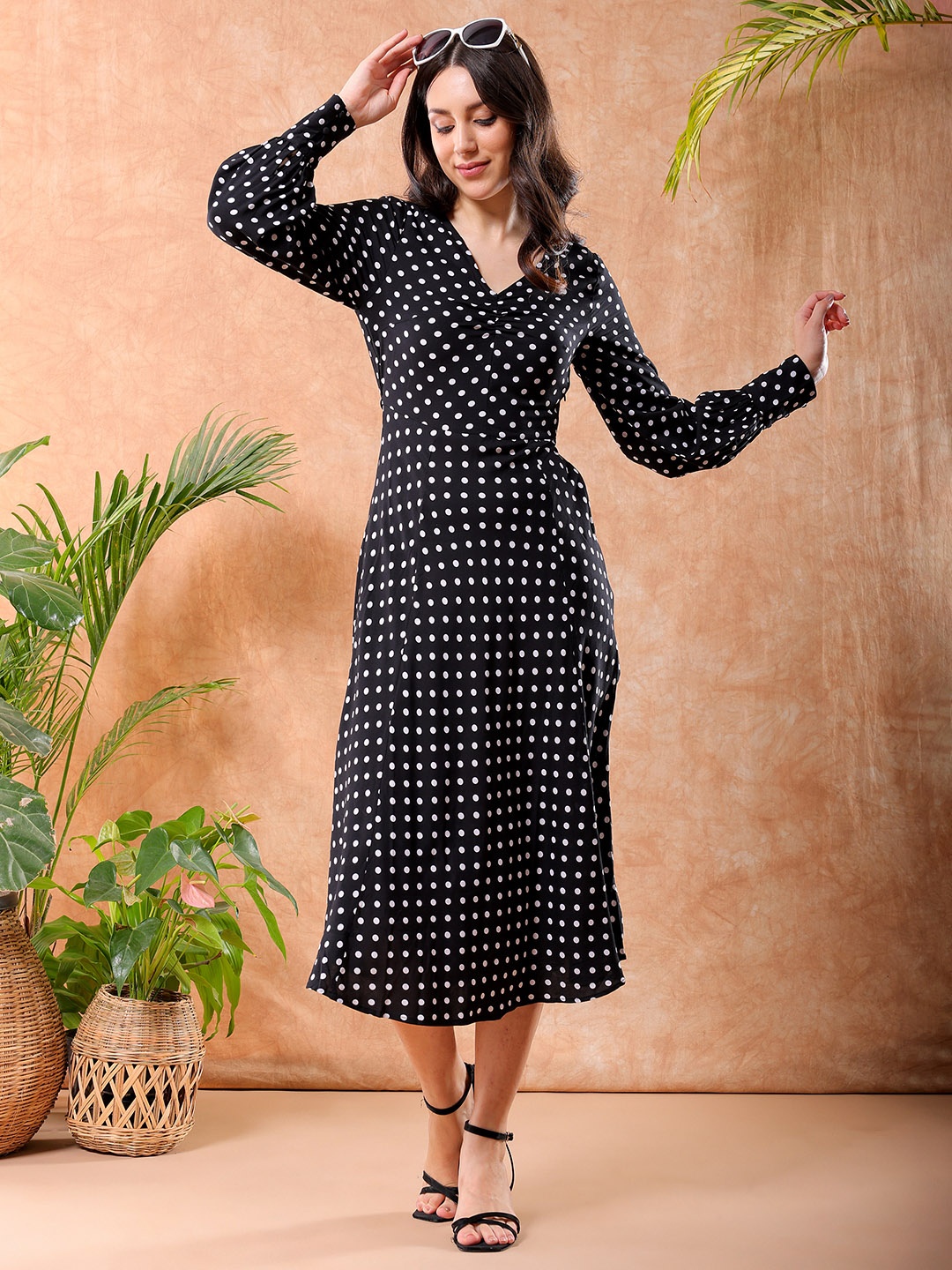 

Freehand by The Indian Garage Co Black Polka Dot Printed V-Neck Fit Flare Midi Dress