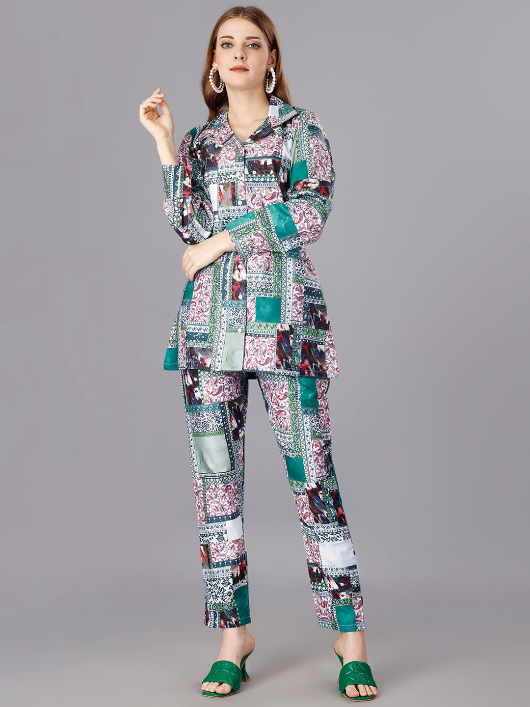 

UDBHAV TEXTILE Printed Notched Lapel Collar Tunic & Trousers, Green