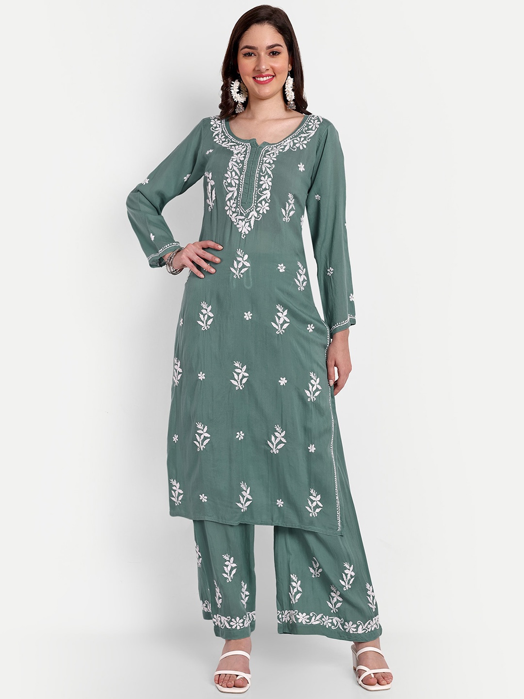 

Indiankala4u Floral Embroidered Regular Chikankari Kurta With Palazzos, Green