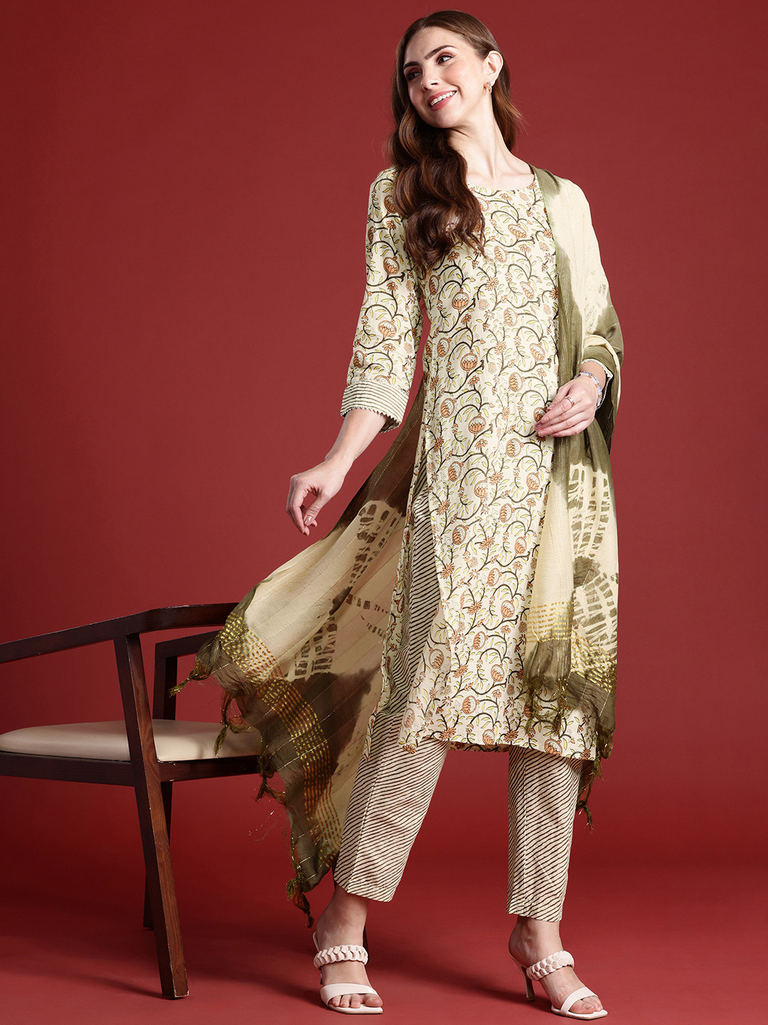 

Anouk Women Floral Printed Regular Pure Cotton Kurta with Trousers & With Dupatta, White
