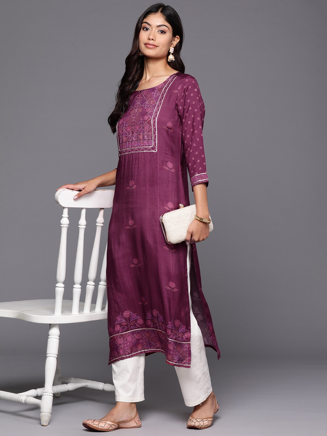 

Ahalyaa Women Floral Printed Gotta Patti Kurta, Purple