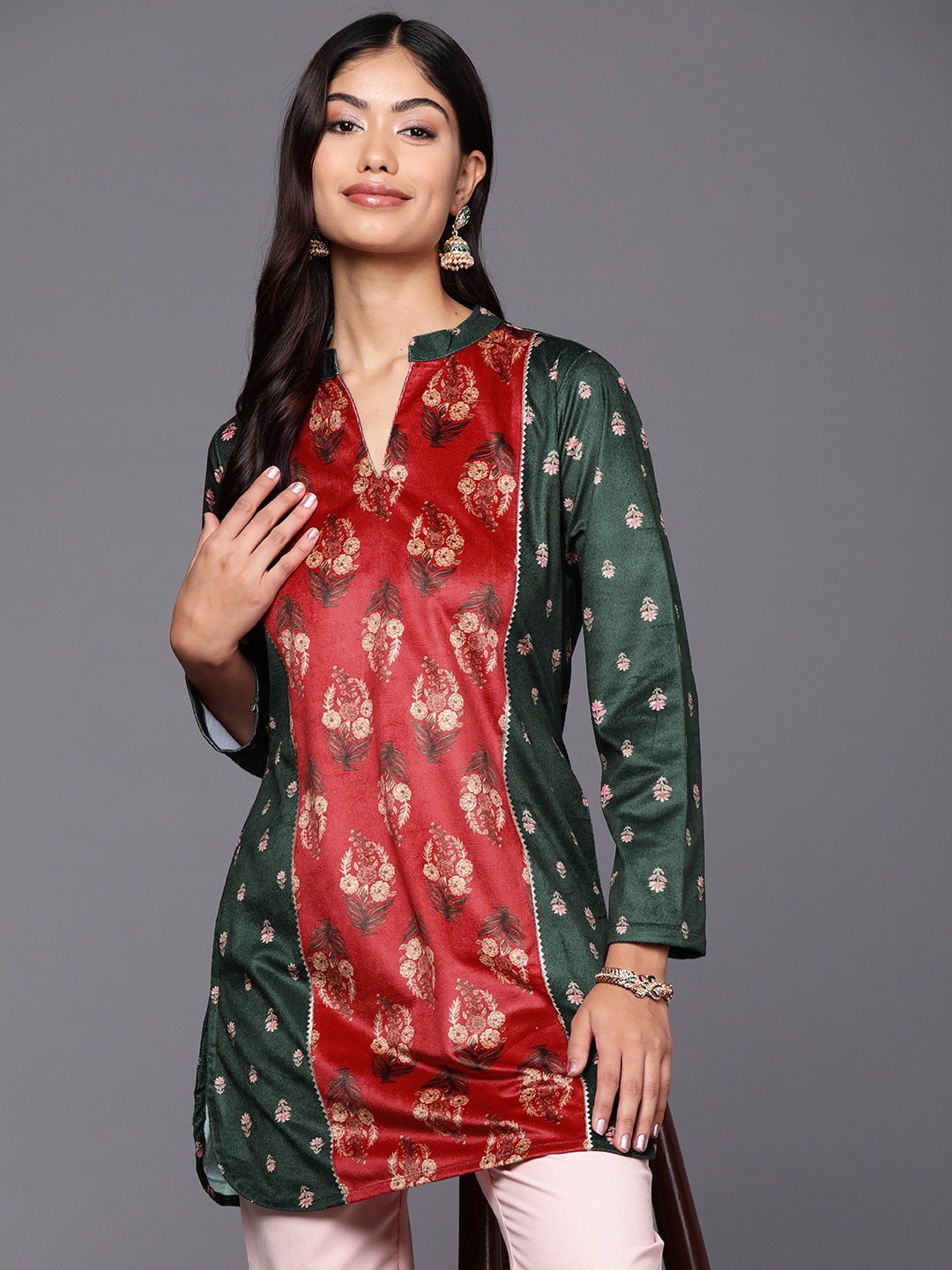 

Ahalyaa Green & Red Mandarin Collar Printed Tunic