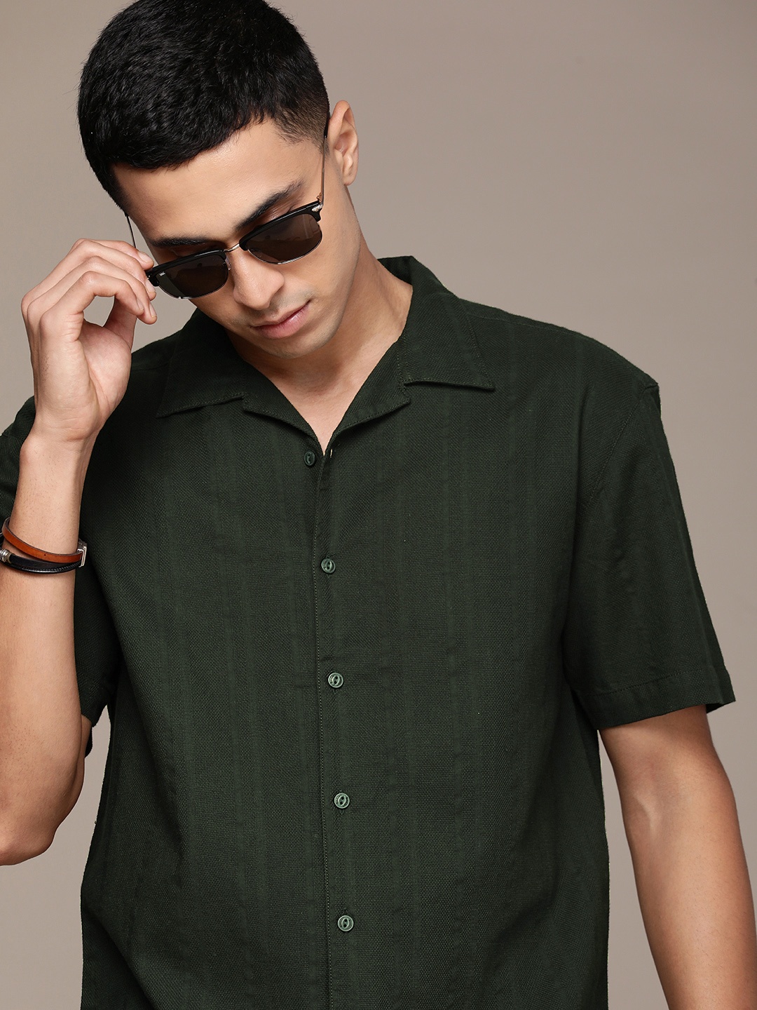 

Roadster Men Relaxed Opaque Self Design Casual Shirt, Green